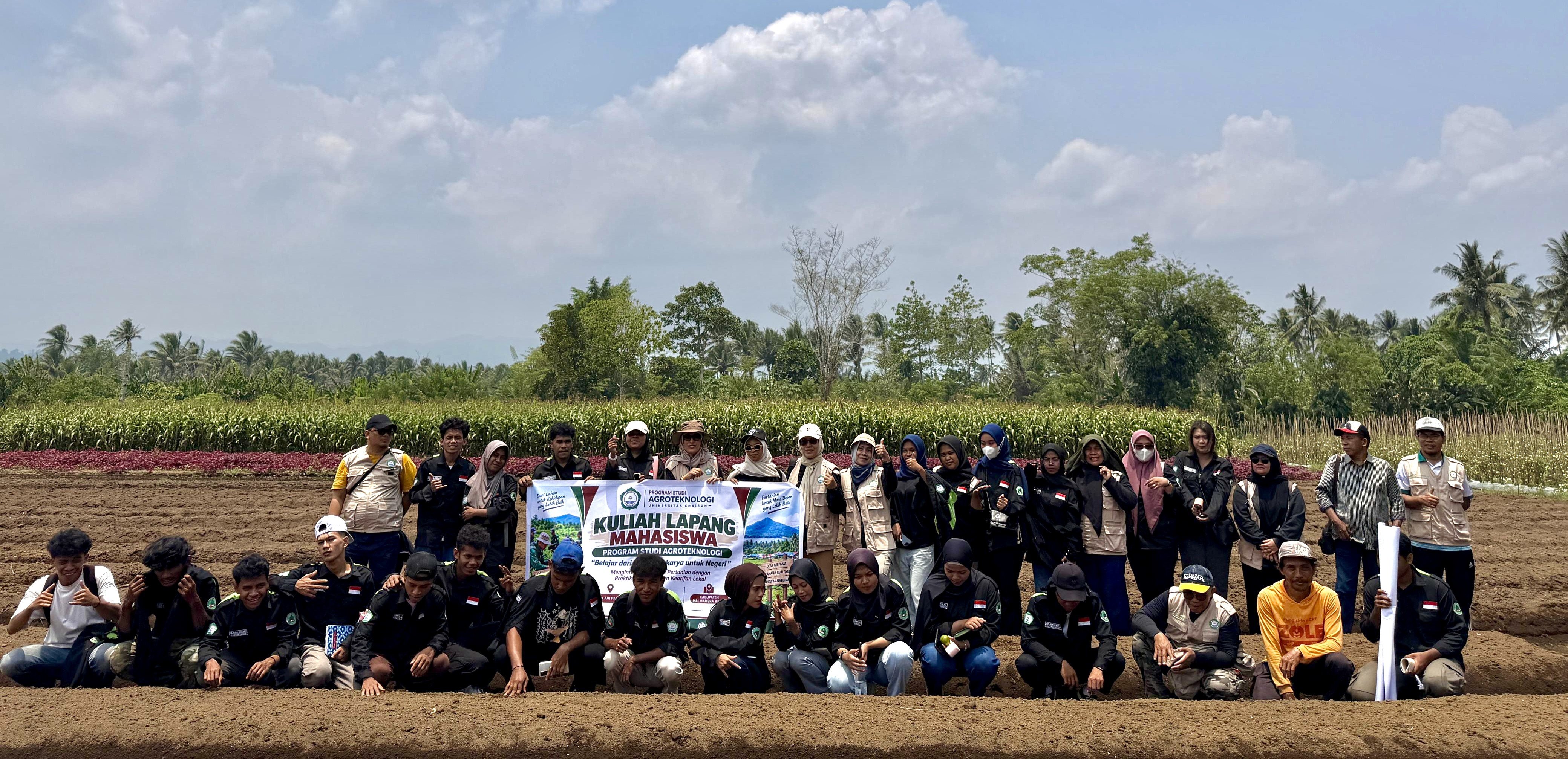 Belajar dari Petani, 25 Mahasiswa Agroteknologi Ikuti Kuliah Lapang di Desa Air Terjun, Jailolo